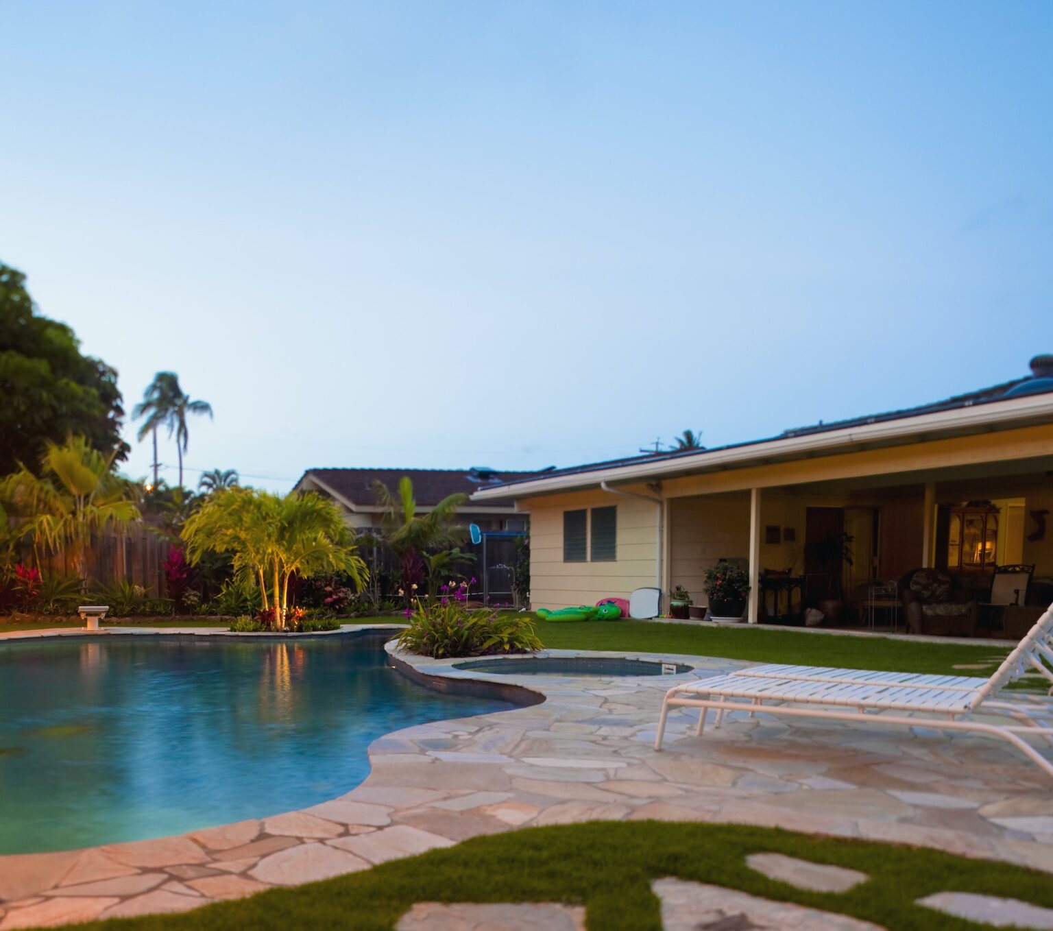 Luxury Backyard Pool and Lanai